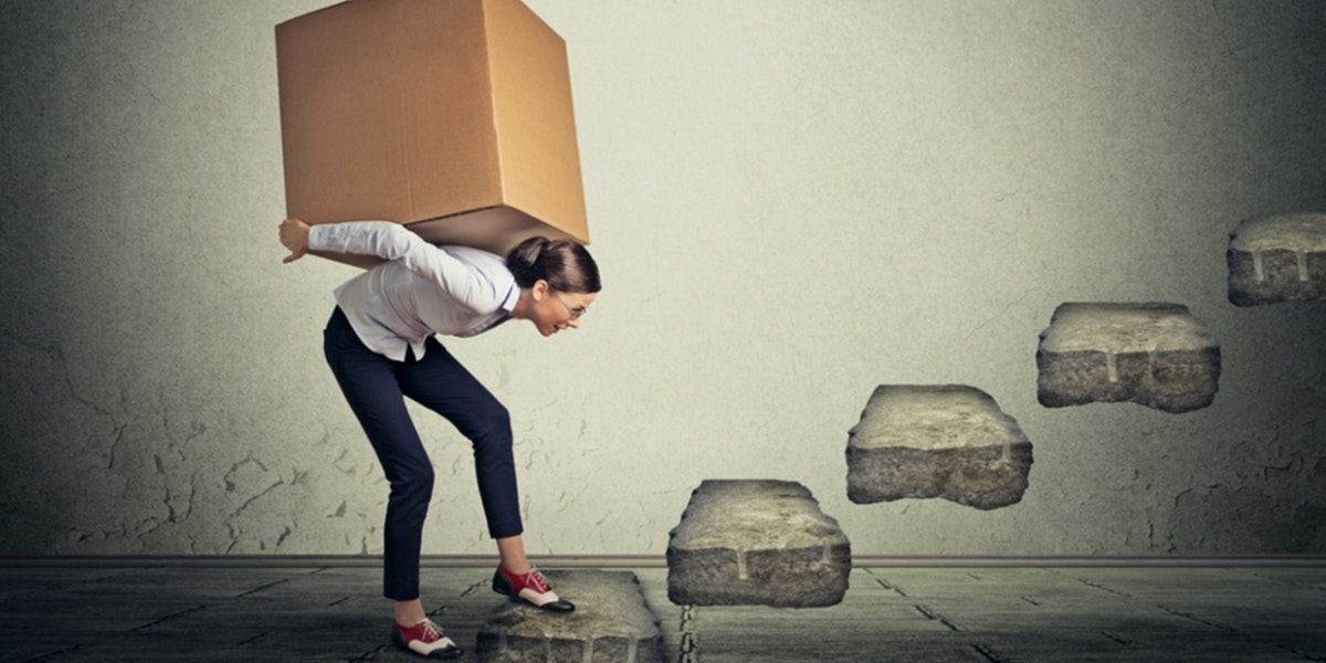 lifting heavy opjects up steps - back safety - blog image